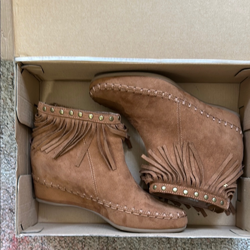 Arizona Jean Company Tan Ankle Boots with Whipstitch Detailing